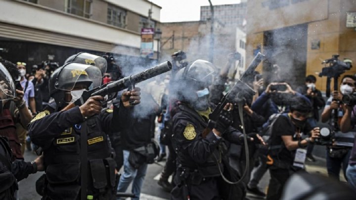 Perù, repressione brutale e arresti nella marcia del 4 febbraio